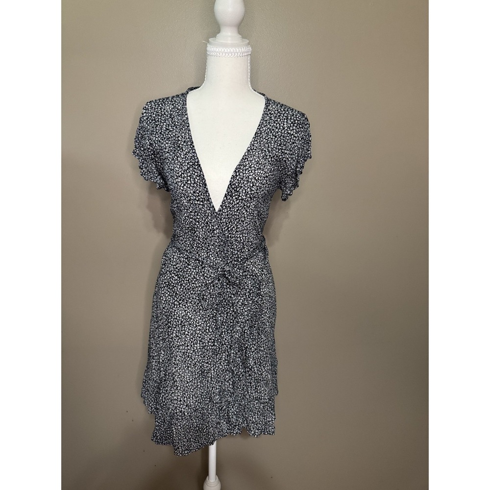 Billabong Floral Wrap Dress Black White Short Flutter Sleeve Coverup Size M